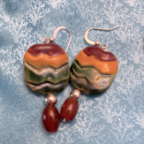 Green and maroon ceramic and carnelian bead bracelet and earring set HCBSET103 - Picture 2 of 2